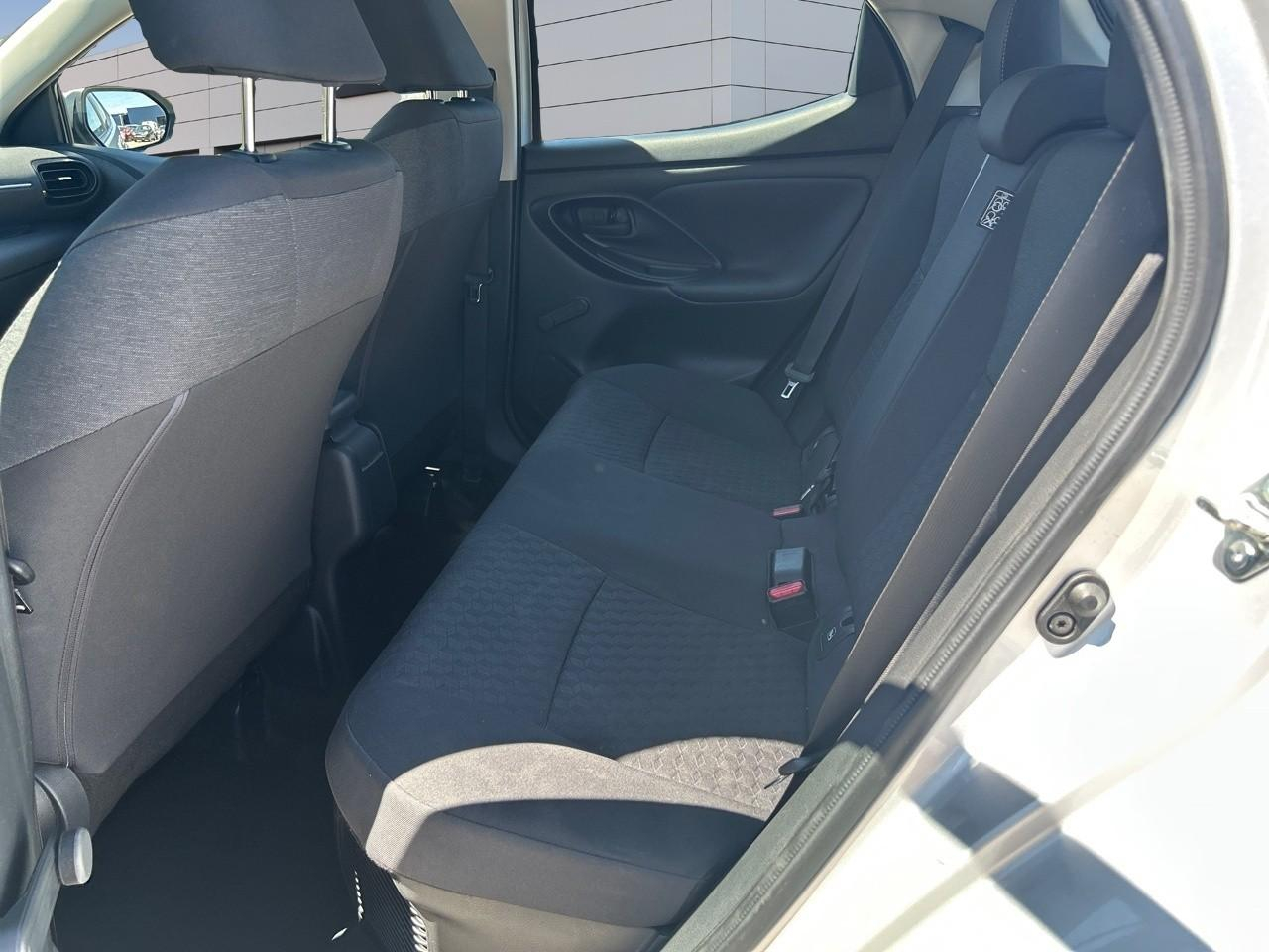 Toyota Yaris 116h iconic 5p — photo 10