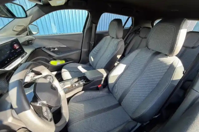 Peugeot 2008 electrique 54 kwh 156 ch — photo 10