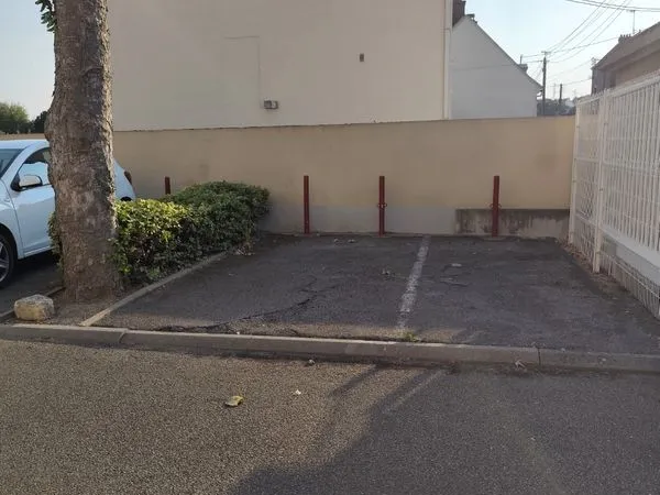 Place de parking aérien proche gare