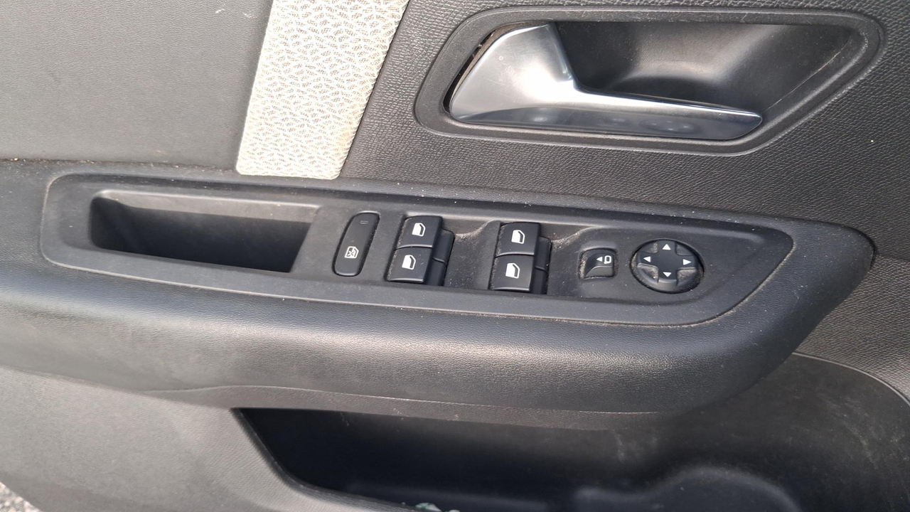 Citroen C4 BlueHDi 130 S&amp;S EAT8 — photo 27