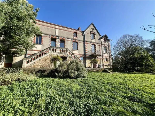 Maison 8 pièces 241 m²