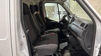 Renault Master F3500 L2H2 2.3 Blue dCi 135ch Confort Euro6 — photo 10