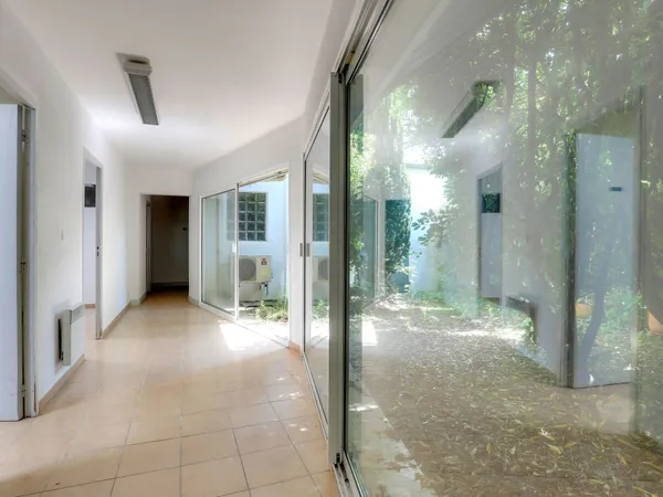 Local commercial 140 m²