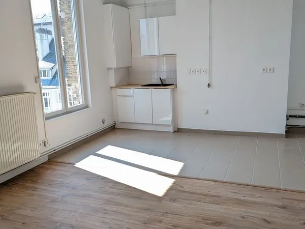 T2 rénové de 46,5 m² - Dernier étage plein sud avec grenier privatif (Elbeuf centre)