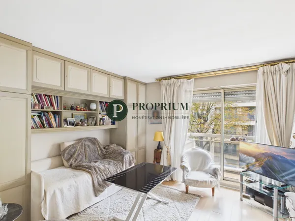 Vends en nue-propriété studio 28m² à Paris : 30% de décote