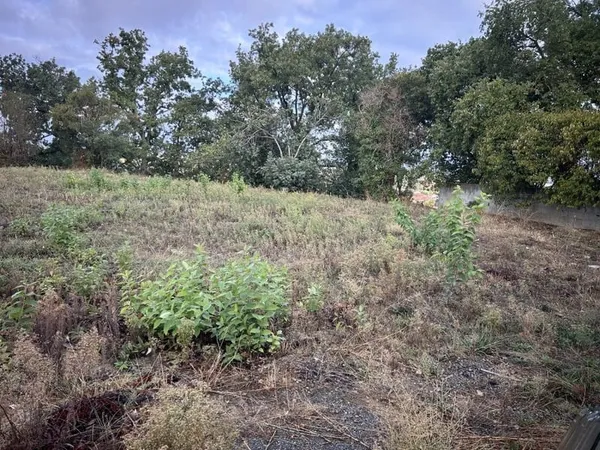 Terrain 600 m²