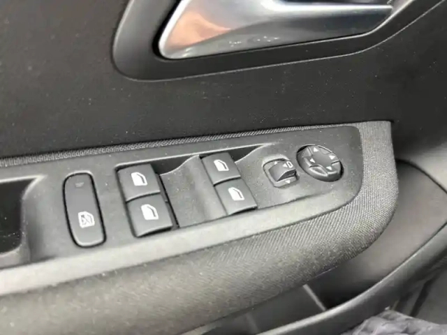 Peugeot 208 electrique 50 kwh 136ch — photo 52