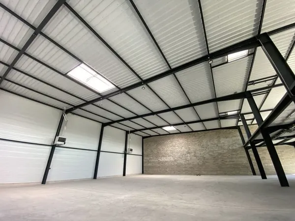 17 RUE HENRI BECQUEREL 93600 AULNAY SOUS BOIS - 530 m² non divisibles
