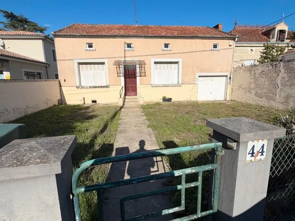 Maison de plain-pied 75 m² à Marmande - 2 chambres, véranda, garage et dépendances, commerces à pied