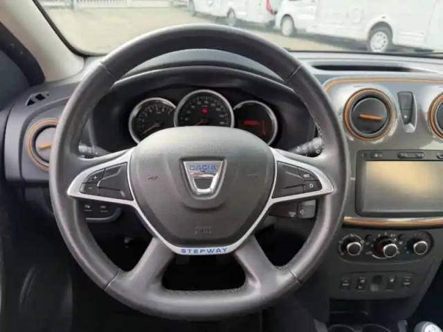 Dacia Sandero 1.5 dci 90ch explorer — photo 11
