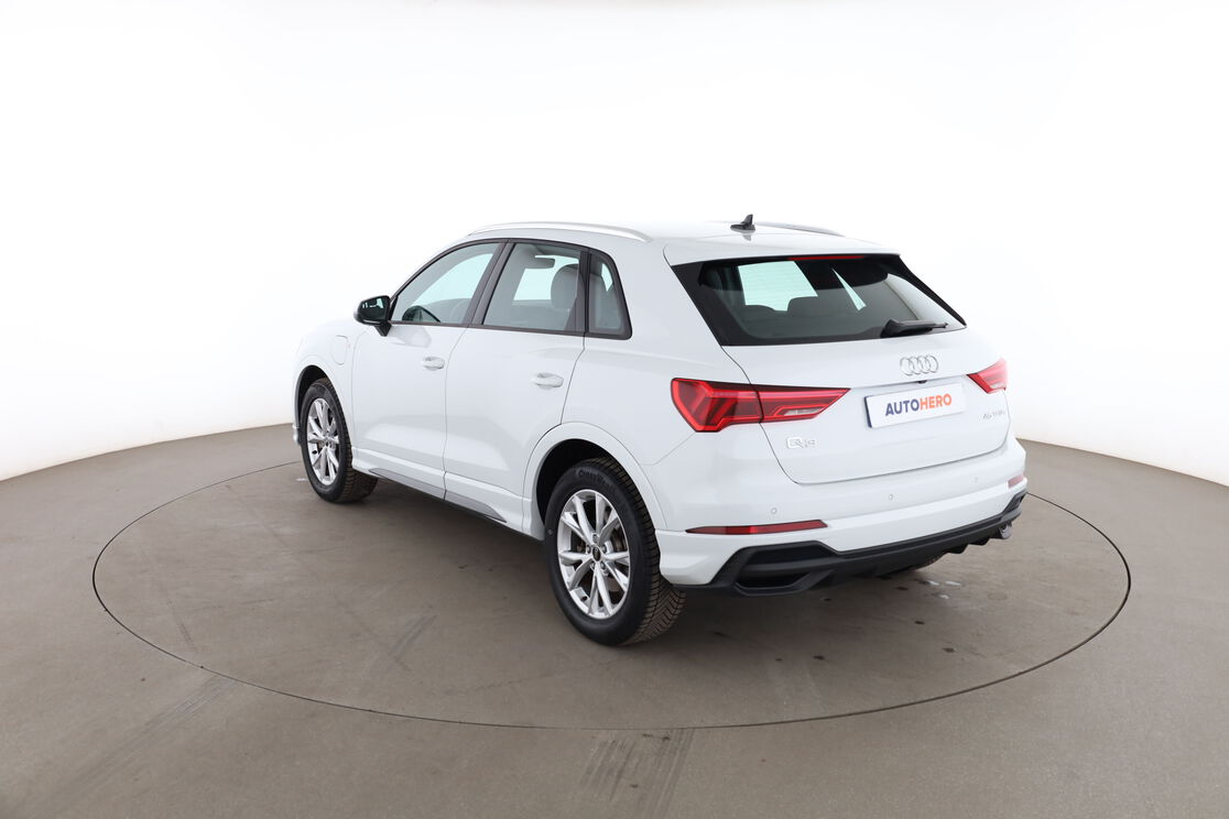 Audi Q3 45 TFSIe S Line S Tronic — photo 3