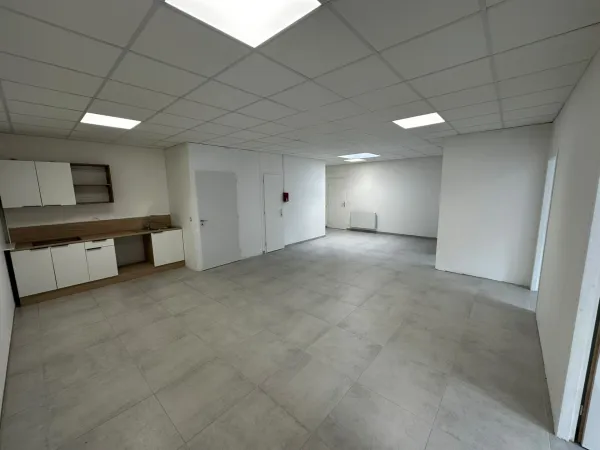 Local 4 pièces 200 m²
