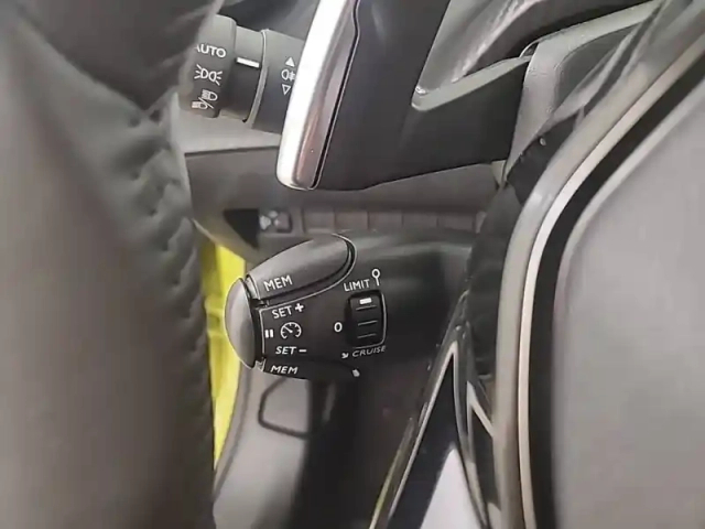 Peugeot 208 hybrid 100 e-dcs6 — photo 59