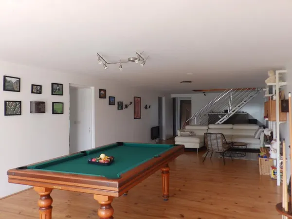 jollie villa de 332 m2 sur un terrain de 4837 m2