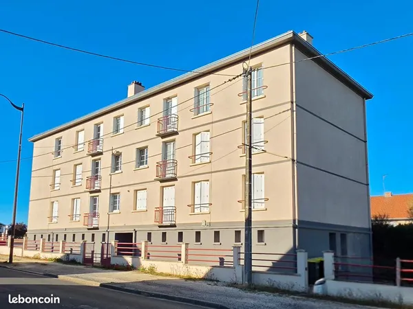 T4 rénové 70 m² - 3 chambres - Parking, cave et jardin - Val d'Auron - 700 CC