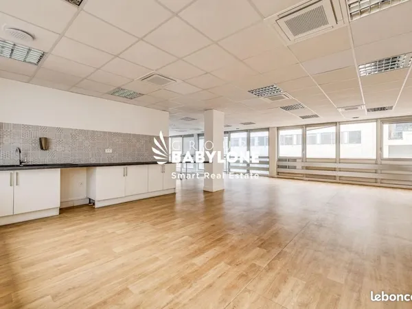 Bureau 961 m²