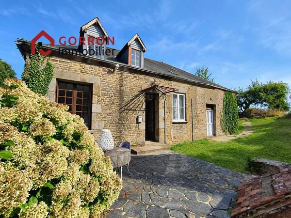 Maison en pierre avec jardin et garage