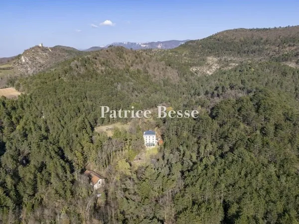 Maison 20 pièces 560 m²