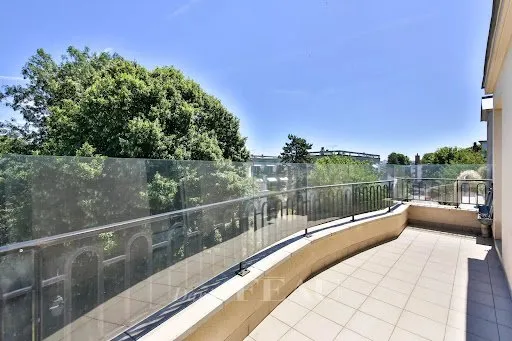 Appartement 7 pièces 217 m²