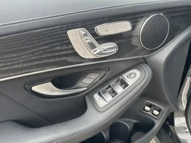 Mercedes Glc 300e 4matic coupé amg line — photo 15