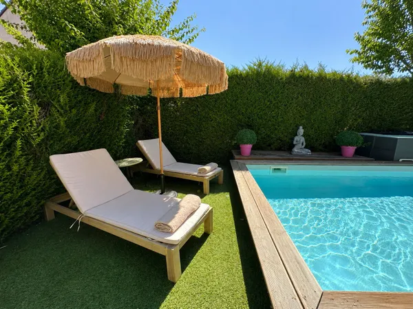 Maison mitoyenne Haut Eiffel avec piscine