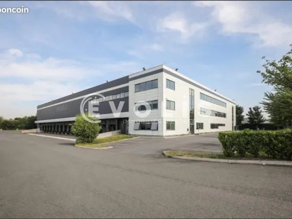 Local industriel 6 897 m²