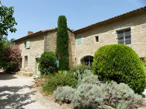 DEMEURE DE PRESTIGE sur 28 HECTARES 10 mn Gare Avignon TGV