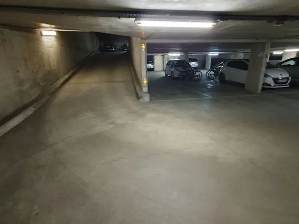 Parking/box 12 m² PARIS