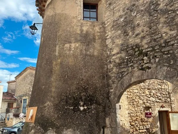 Authentique tour médiévale rénovée - Un bien rare au coeur de l'Hérault