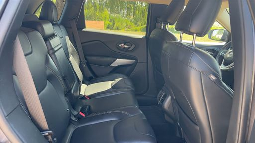 Jeep Cherokee 2.2 CRD 4WD 184 cv boite auto - Night Eagle – 2018 – 95375 km – Diesel – Boîte Automatique — photo 24