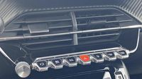Peugeot 2008 1.2 PureTech 130ch S&S Allure EAT8 — photo 15
