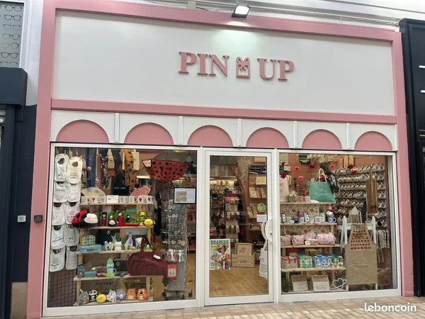 Charmante boutique centre-ville Vichy. Murs commerciaux