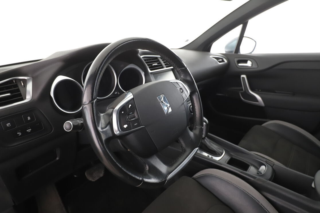 DS Automobiles DS4 1.6 Blue-HDi So Chic EAT6 — photo 10