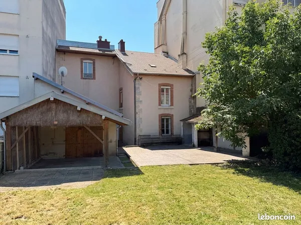 Immeuble 11 pièces 180 m²