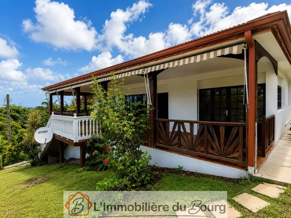 DESHAIES - HAUT DE VILLA - VUE MER