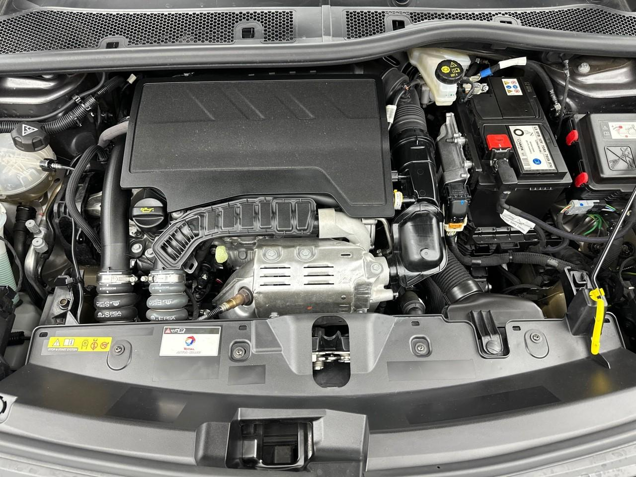 Peugeot 2008 puretech 130 s&s eat8 allure pack — photo 13