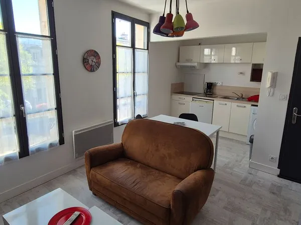 Appartement avenue de Paris, face IMA
