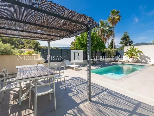 EXCLUSIVITÉ - APPARTEMENT PENTHOUSE - DERNIER ETAGE - PISCINE PRIVATIVE