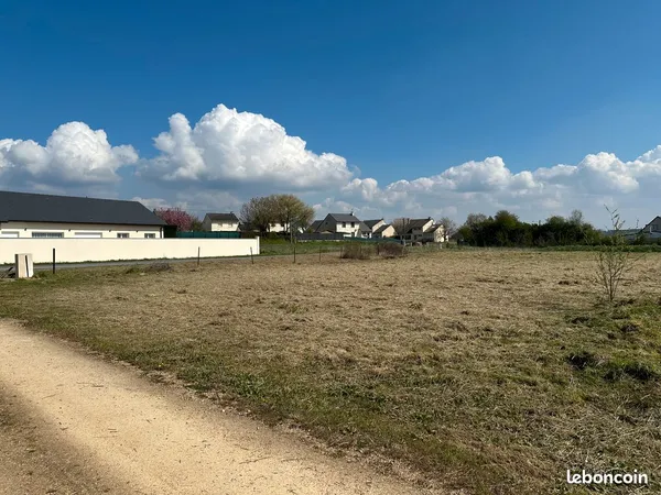 Terrain à bâtir 900 m² - Warcq, 38 m de façade