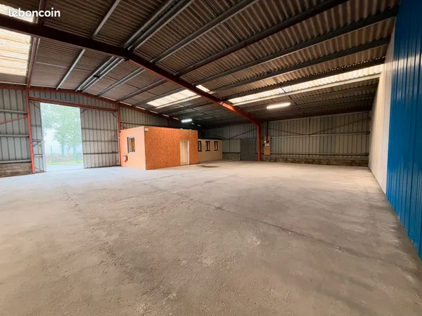 Local d'activité / Stockage / Entrepôt - 400 m² - Quimper Bel Air