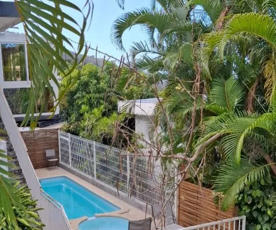 À louer en colocation villa meublée sur bellepierre avec piscine
