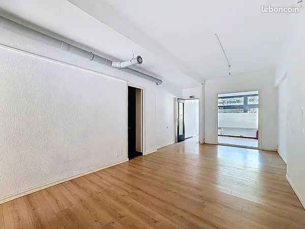Local commercial 48 m² AVIGNON