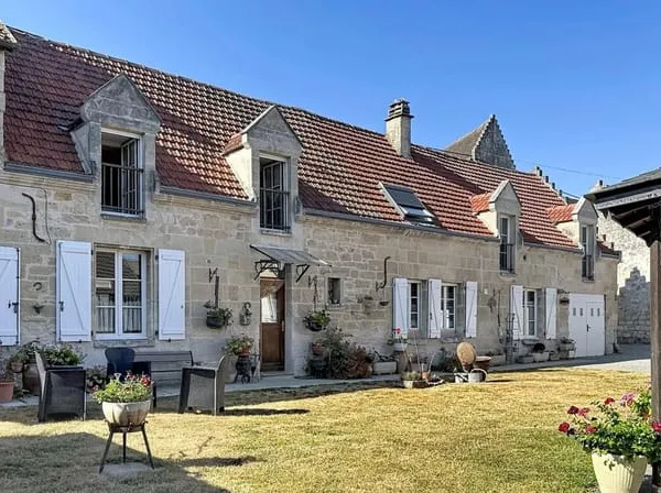 lot de deux maisons en pierres