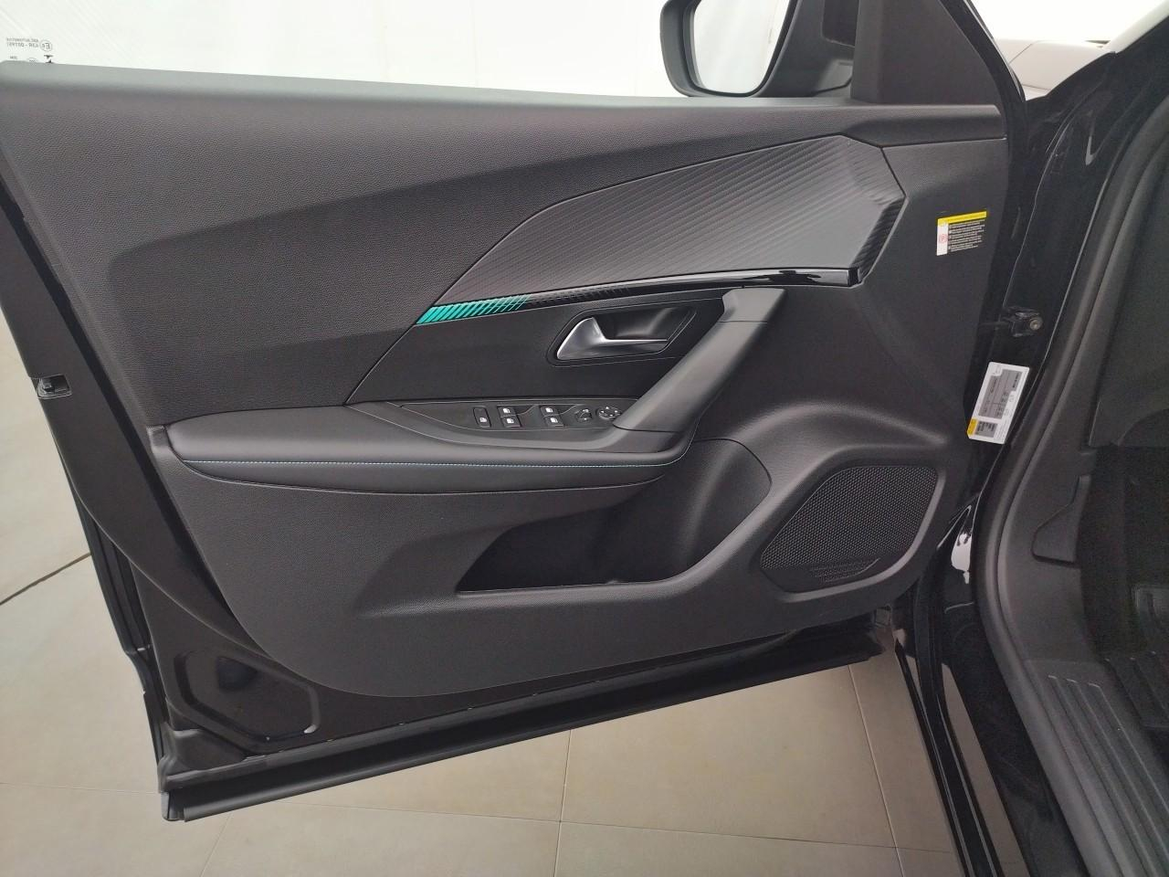 Peugeot 2008 puretech 130 s&s eat8 allure pack — photo 23