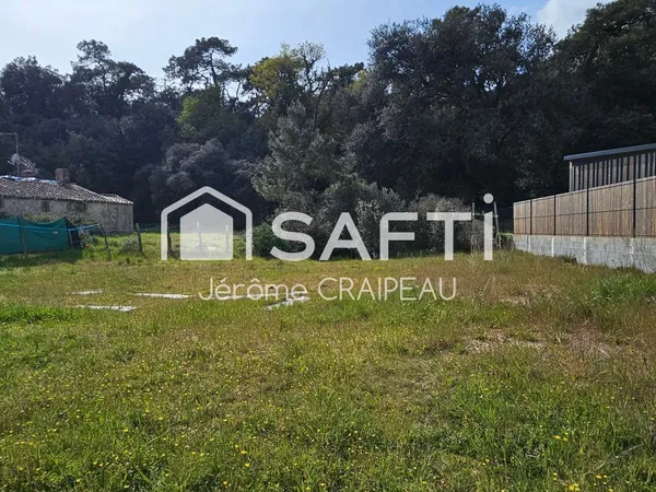 Emplacement privilégié pour cette parcelle constructible de 555 m2.