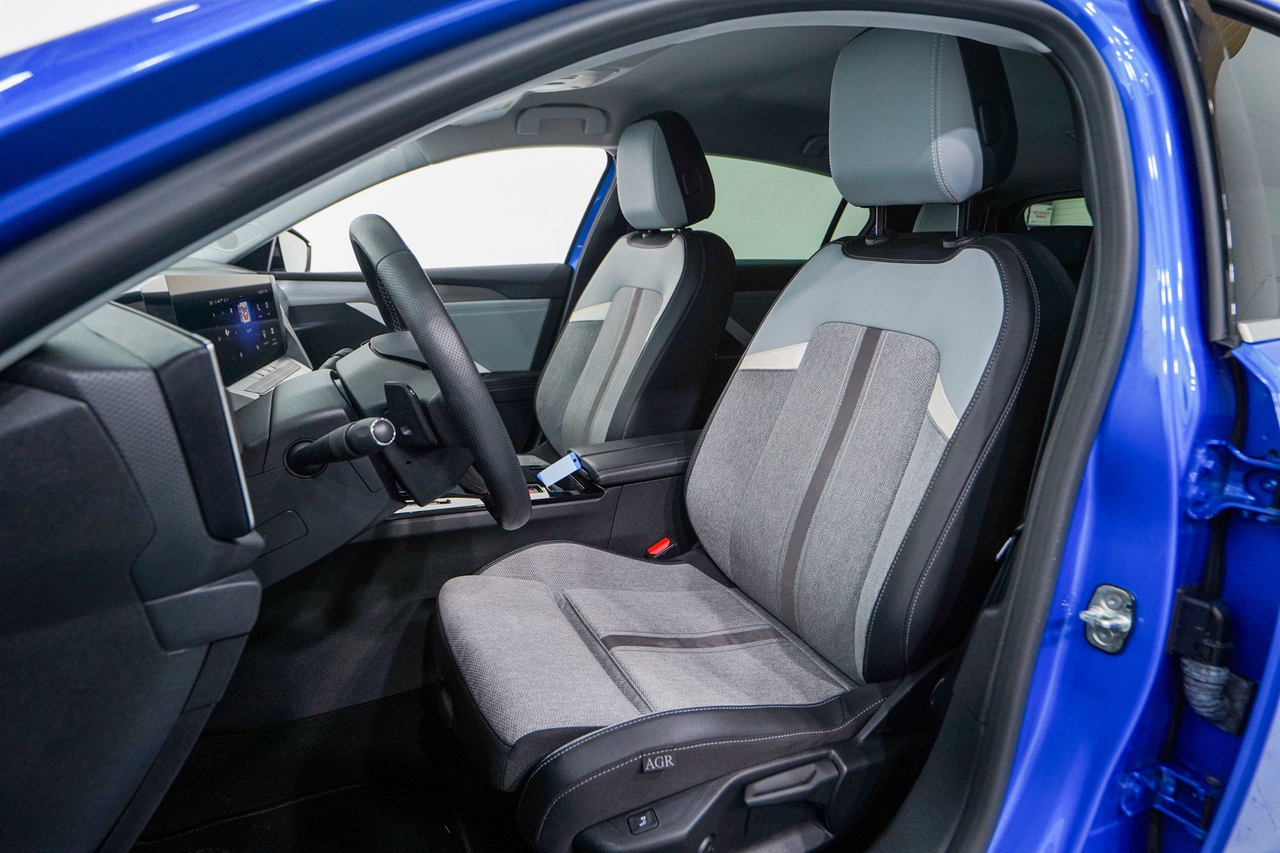 Opel Astra — photo 12