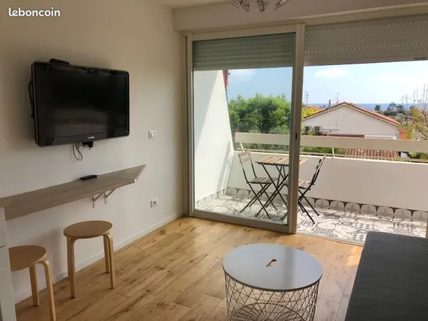 Studio meublé vue mer, parking privé