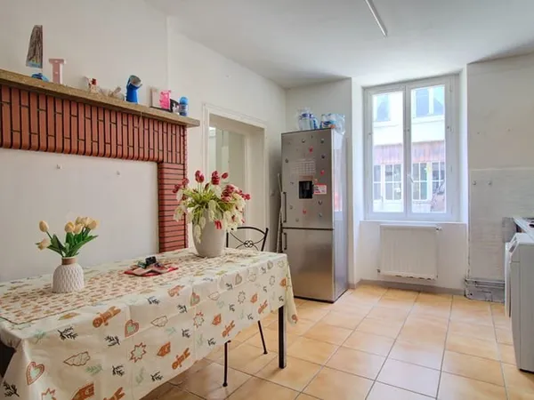 Maison de ville à Astaffort de 100m2, 4pièces, 3 chambres, garage et jardin en Coeur de ville