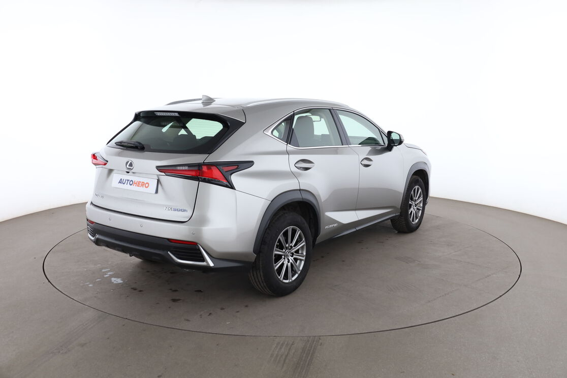 Lexus NX-Serie 300h Business 2WD Auto — photo 5