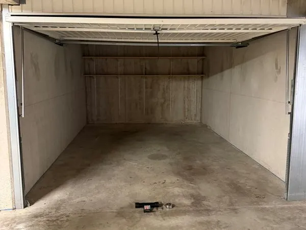 Loue Garage fermé 17m² en résidence sécurisée _Saint-Cannat